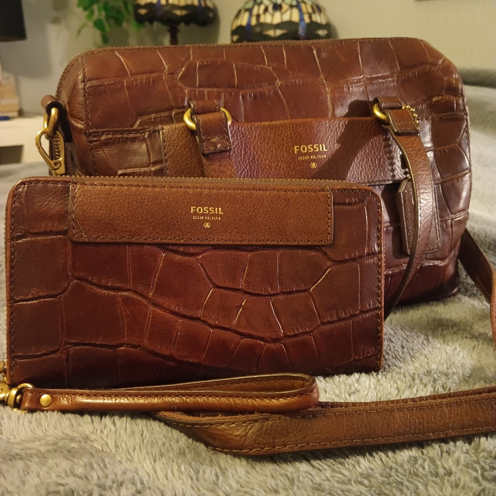 Fossil Brown Croc-Embossed Women's Bag and Wallet Set